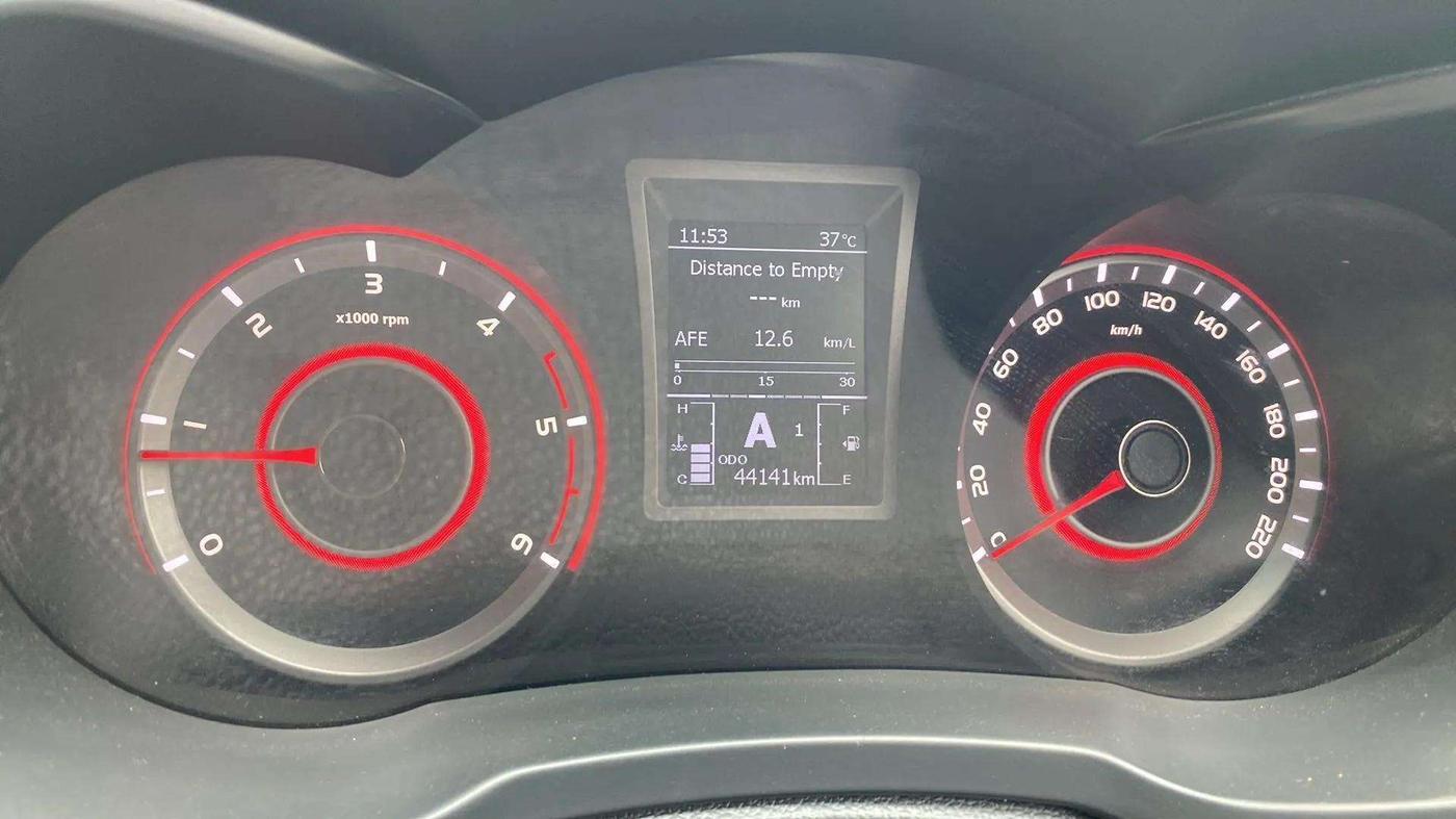 2019 Mahindra XUV300 W8 (O) 1.5 DIESEL AMT, Diesel, Automatic, 44,069 km, Odometer Image