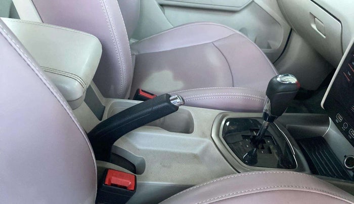 2019 Mahindra XUV300 W8 (O) 1.5 DIESEL AMT, Diesel, Automatic, 44,069 km, Gear Lever