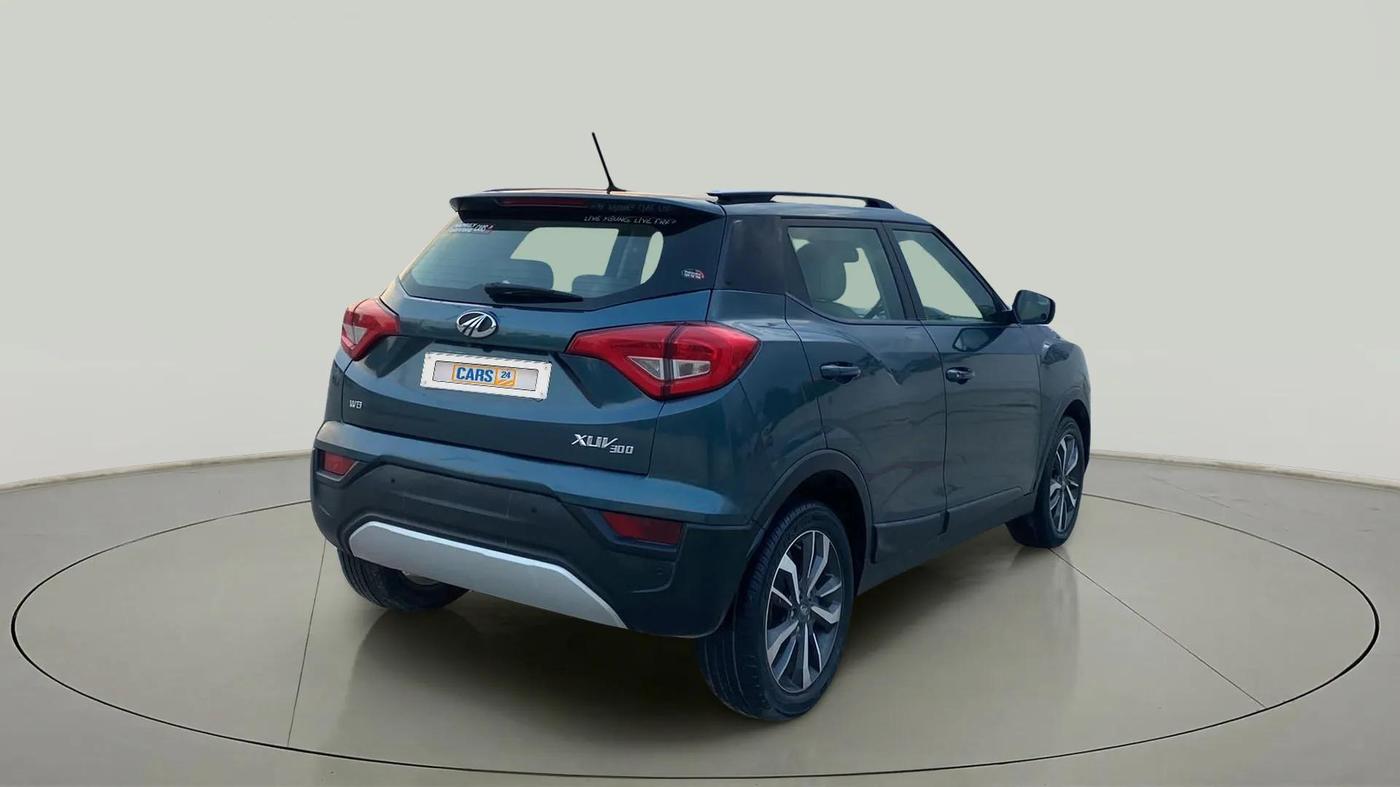 2019 Mahindra XUV300 W8 (O) 1.5 DIESEL AMT, Diesel, Automatic, 44,069 km, Right Back Diagonal