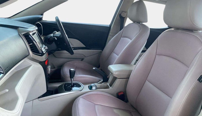 2019 Mahindra XUV300 W8 (O) 1.5 DIESEL AMT, Diesel, Automatic, 44,069 km, Right Side Front Door Cabin