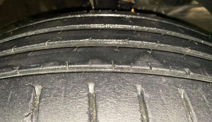 2022 Toyota Glanza G AMT, Petrol, Automatic, 50,988 km, Right Front Tyre Tread