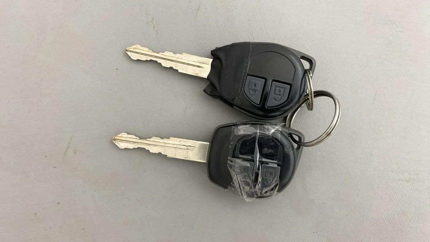 2013 Maruti Swift Dzire VXI, Petrol, Manual, 40,797 km, Key Close Up