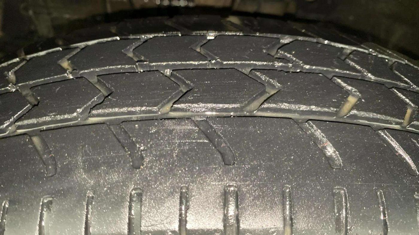 2013 Maruti Swift Dzire VXI, Petrol, Manual, 40,797 km, Left Front Tyre Tread