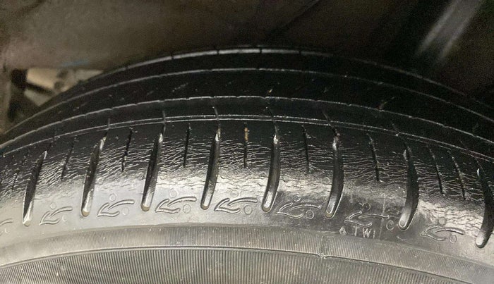 2021 Hyundai AURA SX 1.2, Petrol, Manual, 26,451 km, Left Rear Tyre Tread
