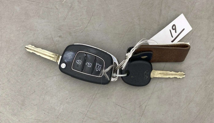 2019 Hyundai VENUE S 1.2, Petrol, Manual, 60,075 km, Key Close Up