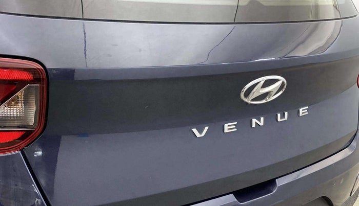 2019 Hyundai VENUE S 1.2, Petrol, Manual, 60,075 km, Dicky (Boot door) - Minor scratches