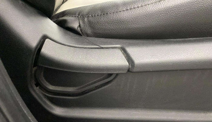 2019 Hyundai VENUE S 1.2, Petrol, Manual, 60,075 km, Driver Side Adjustment Panel