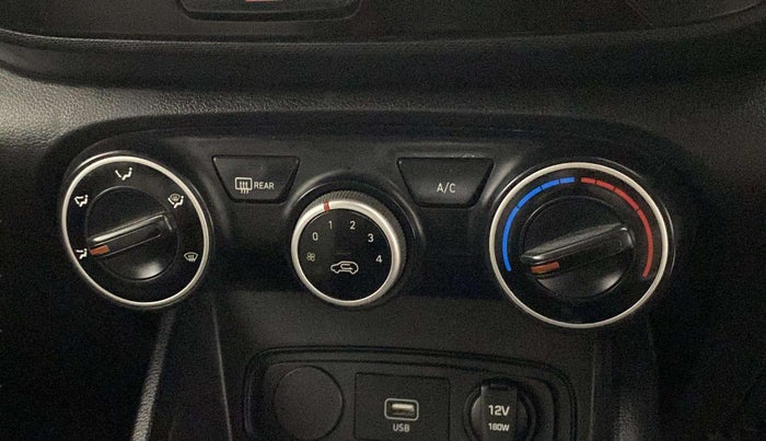 2019 Hyundai VENUE S 1.2, Petrol, Manual, 60,075 km, AC Unit - Directional switch has minor damage