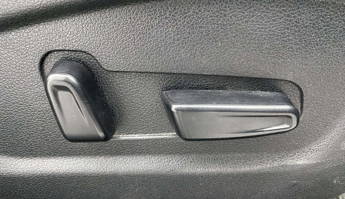 2021 Hyundai ALCAZAR PLATINUM(O) 6STR 1.5 AT, Diesel, Automatic, 30,732 km, Driver Side Adjustment Panel