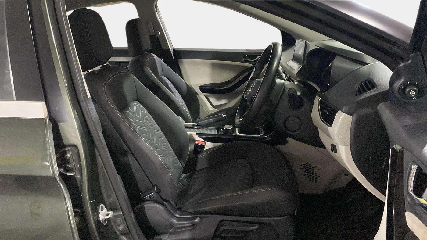 2022 Tata NEXON XZ PLUS (HS) PETROL, CNG, Manual, 31,671 km, Right Side Front Door Cabin
