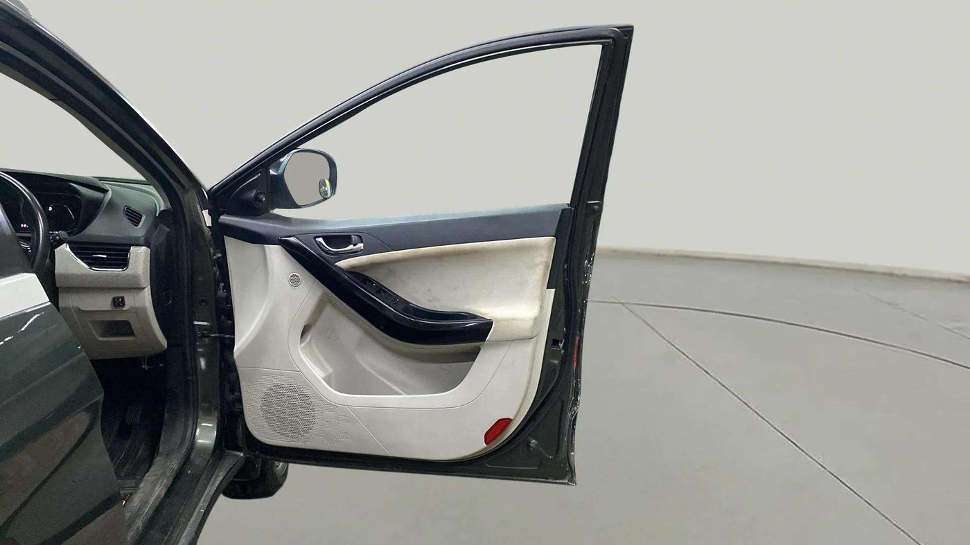 2022 Tata NEXON XZ PLUS (HS) PETROL, CNG, Manual, 31,671 km, RHS Front Door
