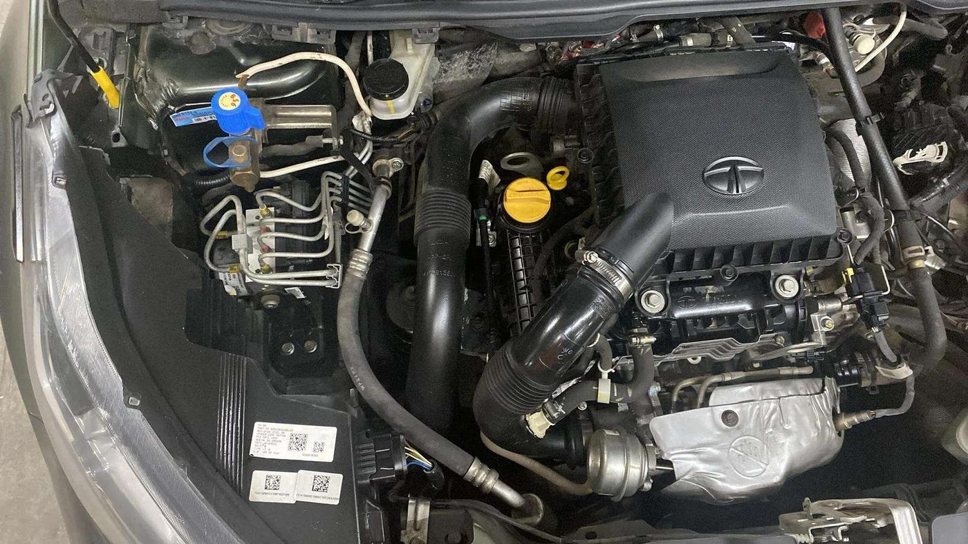 2022 Tata NEXON XZ PLUS (HS) PETROL, CNG, Manual, 31,671 km, Engine View - Right