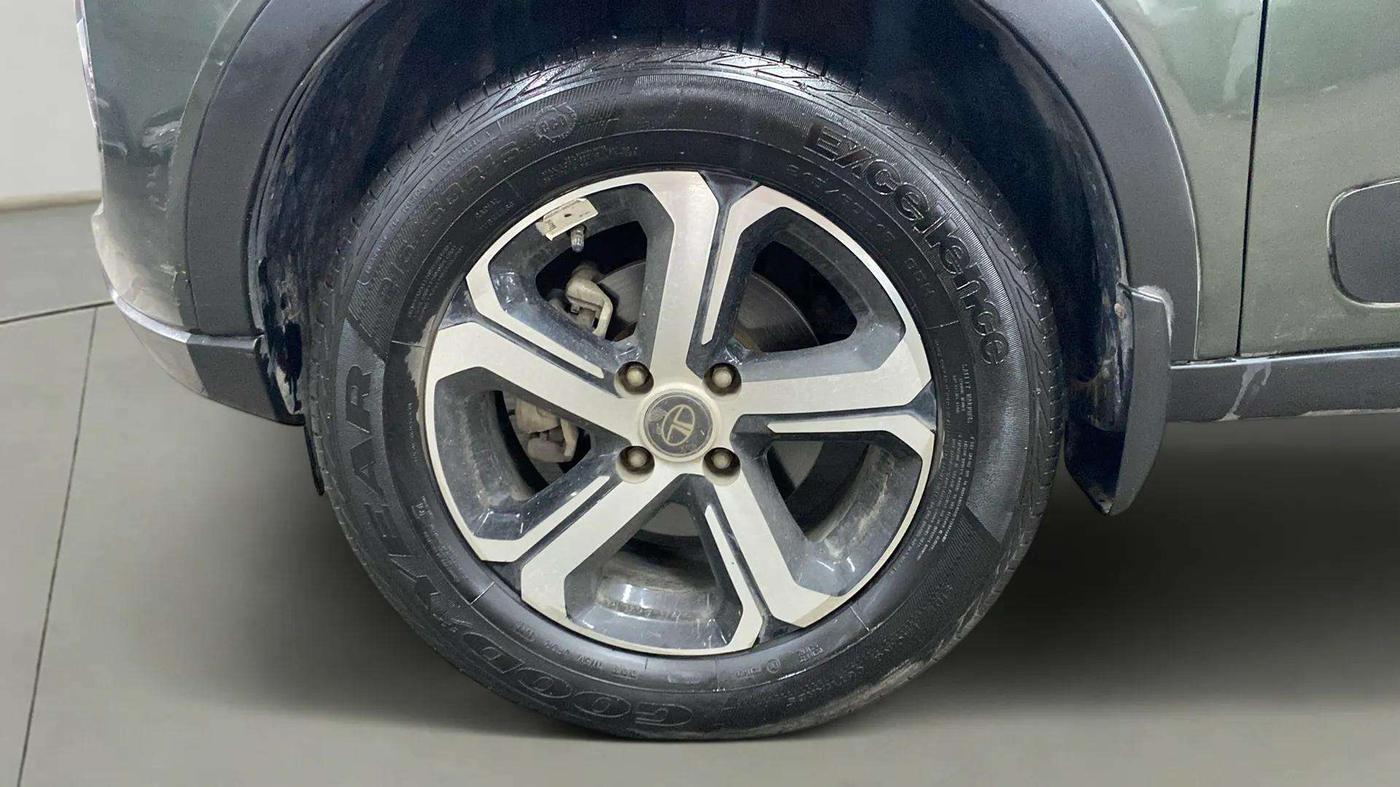 2022 Tata NEXON XZ PLUS (HS) PETROL, CNG, Manual, 31,671 km, Left Front Wheel