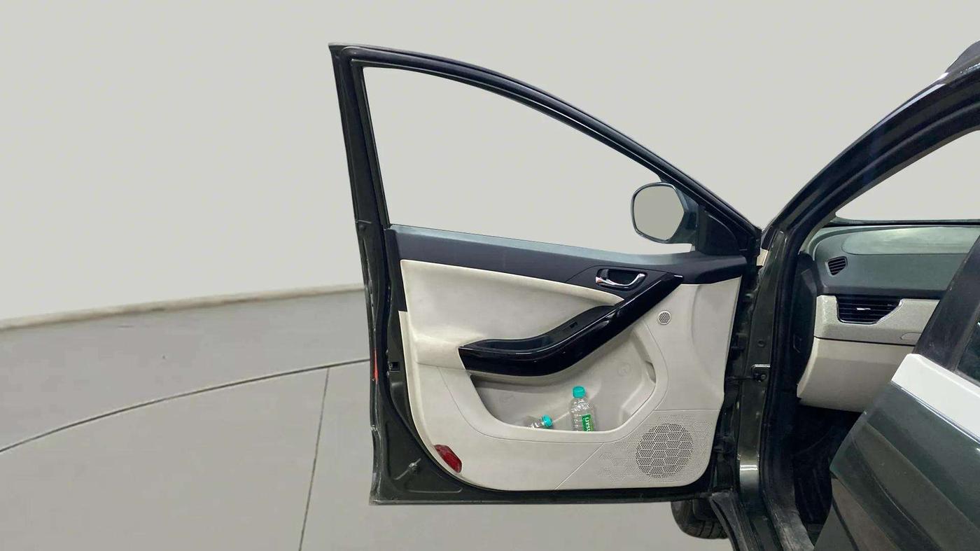 2022 Tata NEXON XZ PLUS (HS) PETROL, CNG, Manual, 31,671 km, LHS Front Door