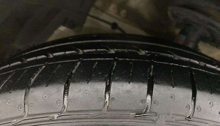 2016 Maruti Ciaz ZXI AT, Petrol, Automatic, 70,730 km, Left Front Tyre Tread