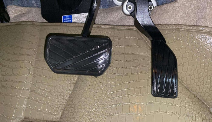 2016 Maruti Ciaz ZXI AT, Petrol, Automatic, 70,730 km, Pedals