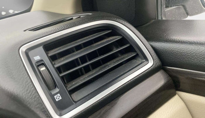 2016 Maruti Ciaz ZXI AT, Petrol, Automatic, 70,730 km, AC Unit - Rear vent has minor damage