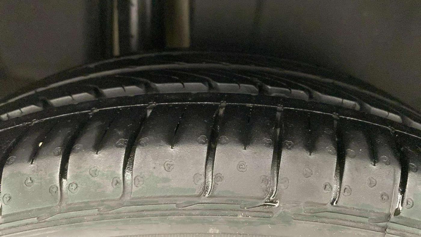 2016 Maruti Ciaz ZXI AT, Petrol, Automatic, 70,730 km, Right Rear Tyre Tread