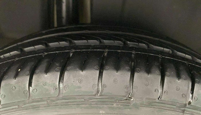 2016 Maruti Ciaz ZXI AT, Petrol, Automatic, 70,730 km, Right Rear Tyre Tread