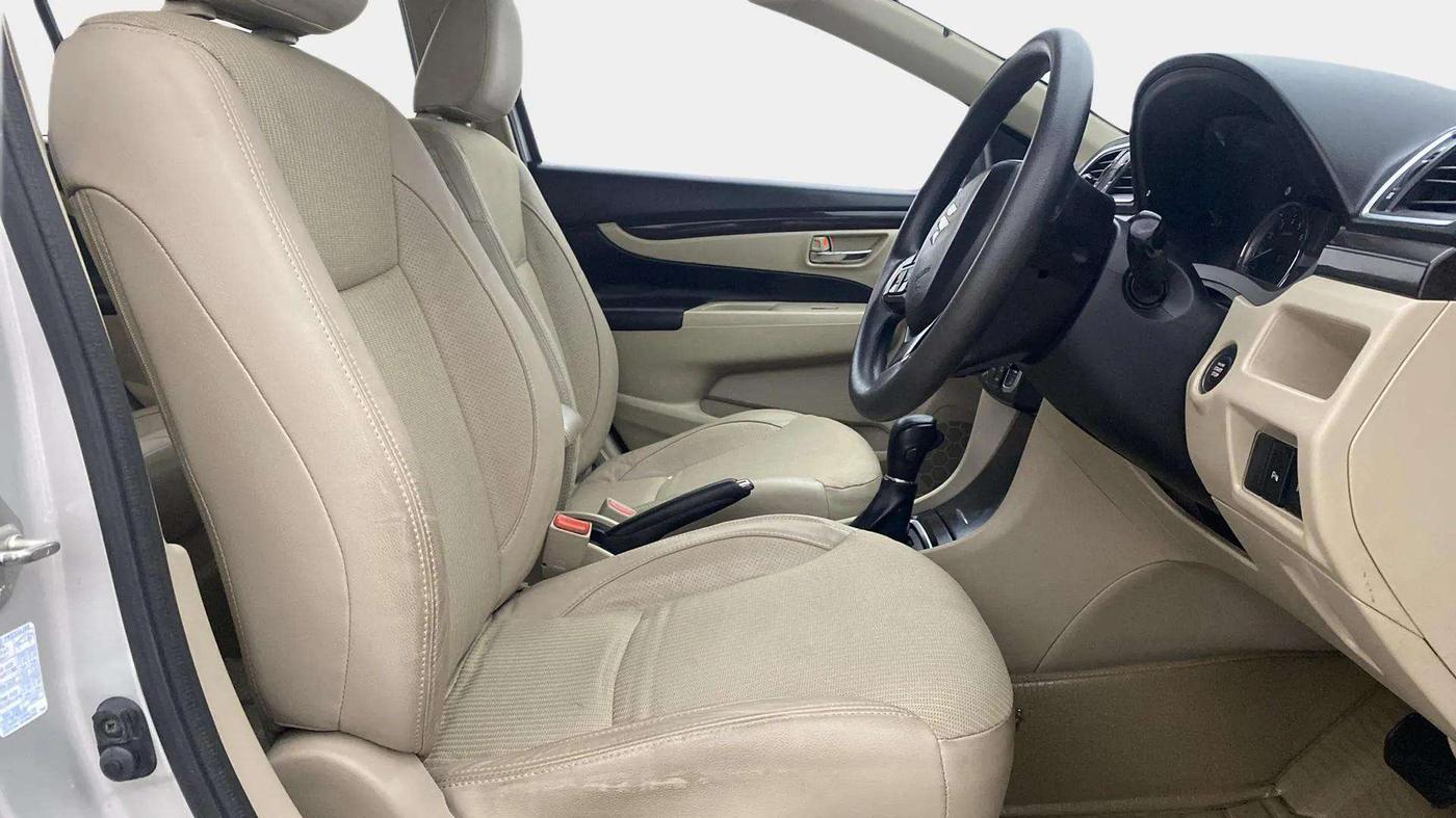 2016 Maruti Ciaz ZXI AT, Petrol, Automatic, 70,730 km, Right Side Front Door Cabin