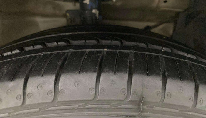 2016 Maruti Ciaz ZXI AT, Petrol, Automatic, 70,730 km, Right Front Tyre Tread