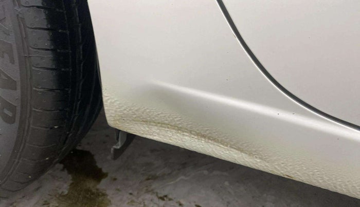 2016 Maruti Ciaz ZXI AT, Petrol, Automatic, 70,730 km, Right running board - Slightly dented