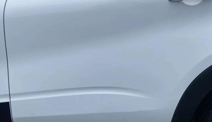 2022 Renault TRIBER RXZ AMT, Petrol, Automatic, 22,406 km, Rear left door - Graphic sticker
