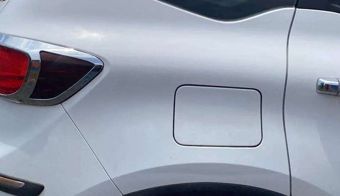 2022 Renault TRIBER RXZ AMT, Petrol, Automatic, 22,406 km, Right quarter panel - Minor scratches