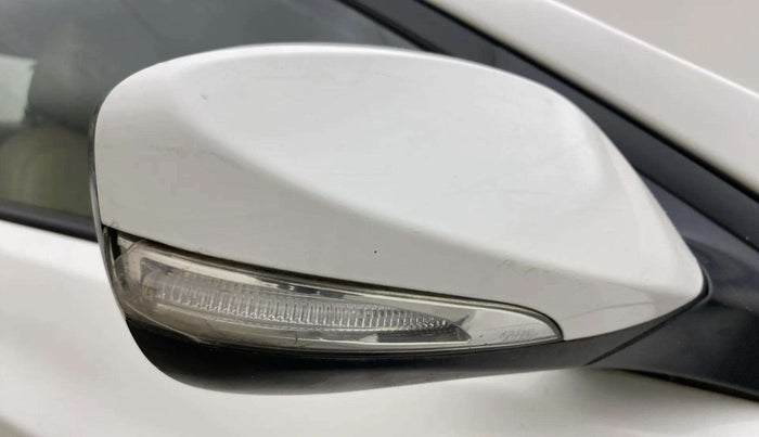 2014 Hyundai Verna FLUIDIC 1.6 VTVT SX, Petrol, Manual, 38,776 km, Right rear-view mirror - Indicator light has minor damage