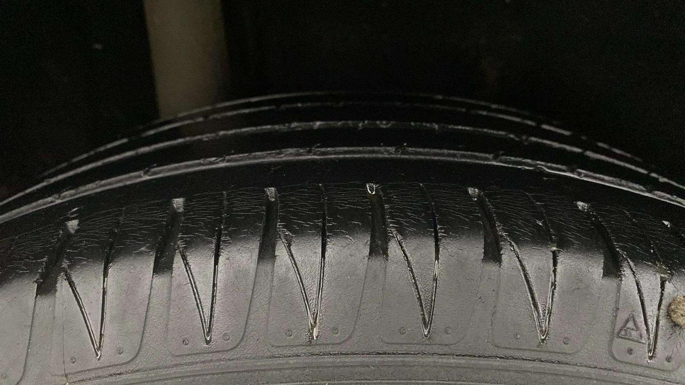 2020 Maruti Vitara Brezza ZXI AT SHVS, Petrol, Automatic, 71,030 km, Right Rear Tyre Tread
