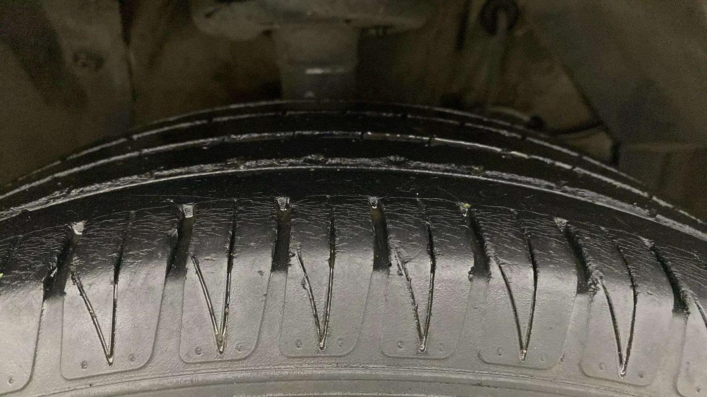 2020 Maruti Vitara Brezza ZXI AT SHVS, Petrol, Automatic, 71,030 km, Right Front Tyre Tread