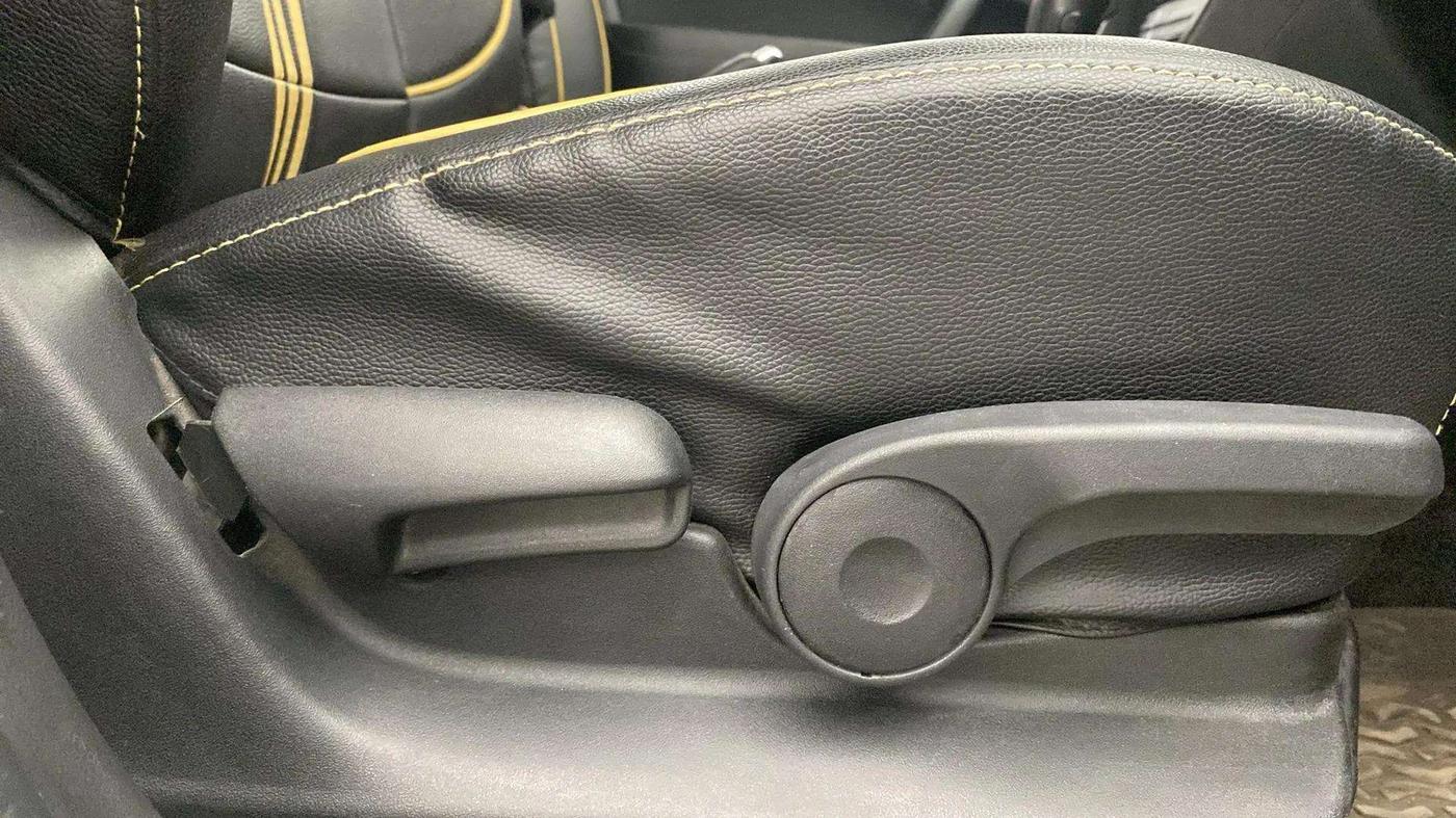 2020 Maruti Vitara Brezza ZXI AT SHVS, Petrol, Automatic, 71,030 km, Driver Side Adjustment Panel