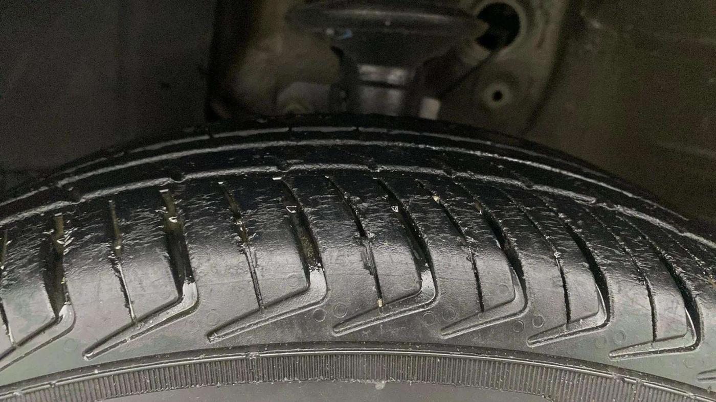 2021 Maruti New Wagon-R LXI CNG 1.0, CNG, Manual, 63,215 km, Left Front Tyre Tread