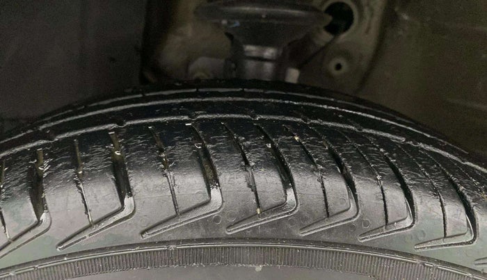 2021 Maruti New Wagon-R LXI CNG 1.0, CNG, Manual, 63,215 km, Left Front Tyre Tread