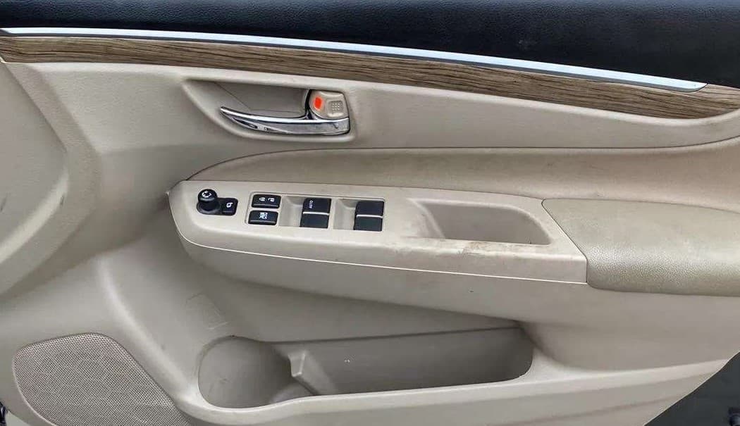 2022 Maruti Ciaz ZETA 1.5 SHVS MT PETROL, Petrol, Manual, 12,958 km, Driver Side Door Panels Control