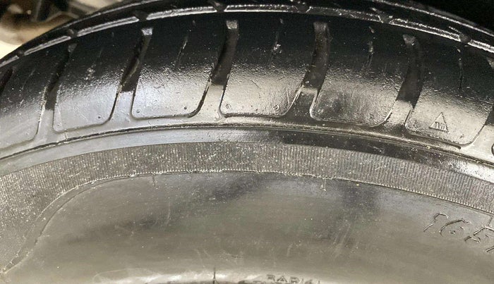 2021 Maruti Swift VXI, Petrol, Manual, 28,518 km, Left Front Tyre Tread