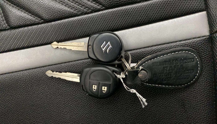 2021 Maruti Swift VXI, Petrol, Manual, 28,518 km, Key Close Up