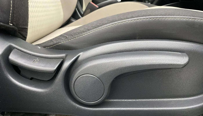 2019 Hyundai Elite i20 SPORTZ PLUS 1.2, Petrol, Manual, 62,006 km, Driver Side Adjustment Panel