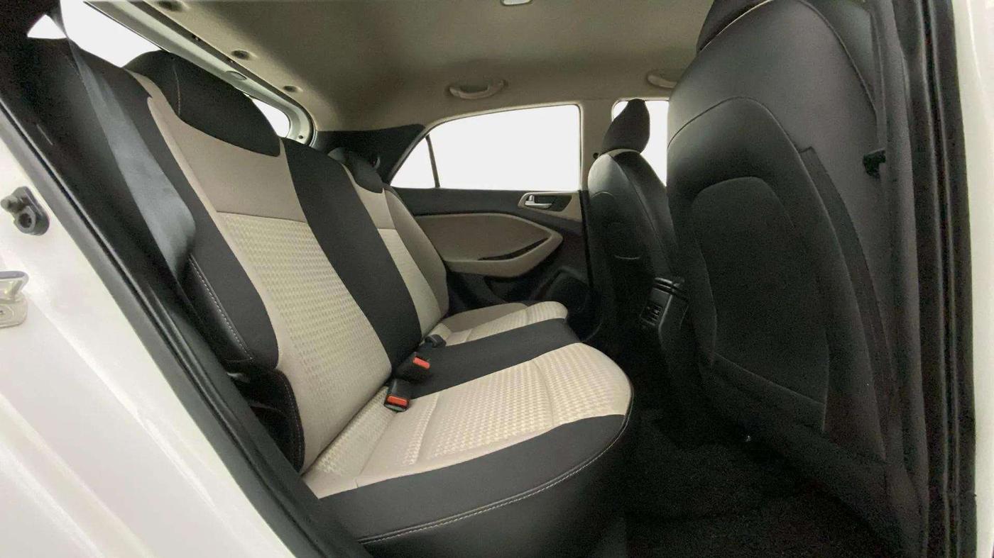 2019 Hyundai Elite i20 SPORTZ PLUS 1.2, Petrol, Manual, 62,006 km, Right Side Rear Door Cabin