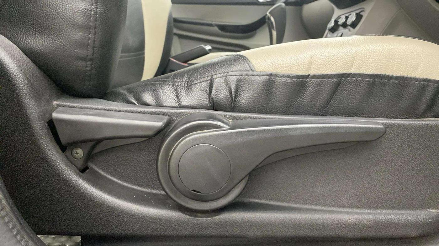 2019 Tata Tiago XZA PETROL, Petrol, Automatic, 30,775 km, Driver Side Adjustment Panel