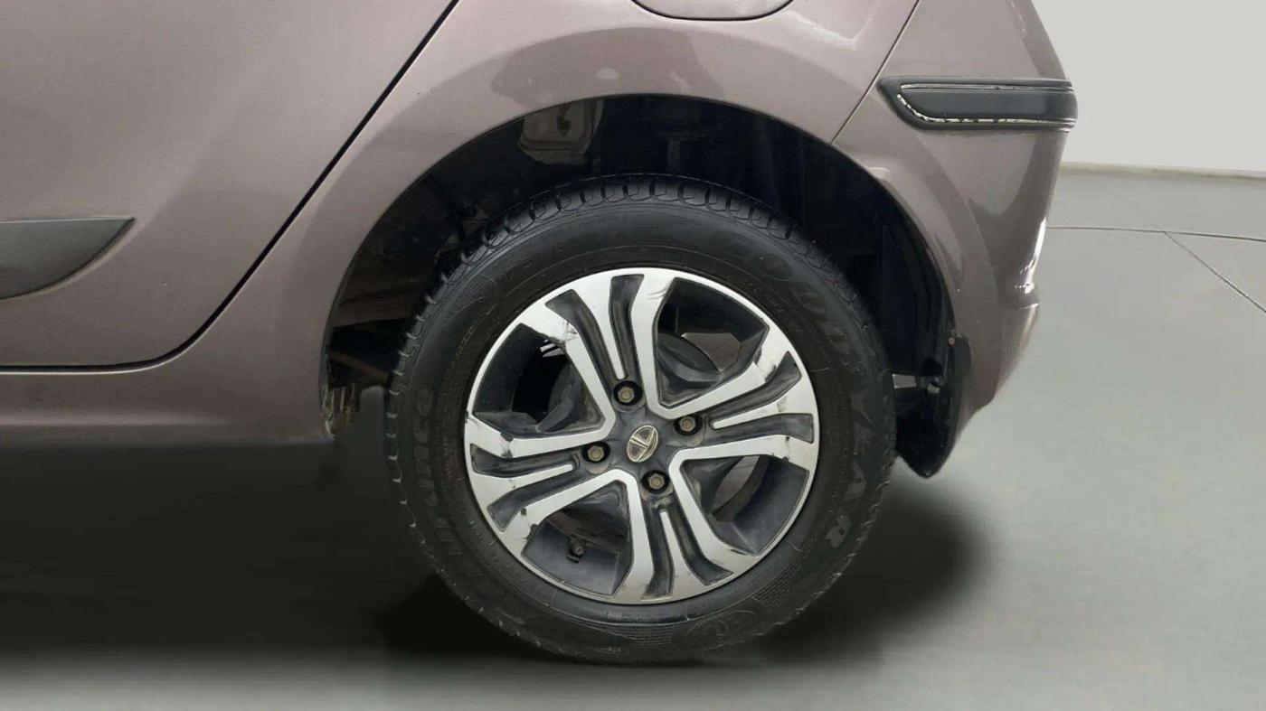 2019 Tata Tiago XZA PETROL, Petrol, Automatic, 30,775 km, Right Rear Wheel