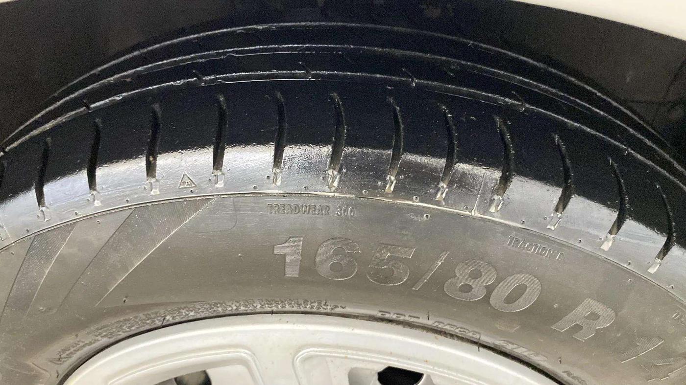 2013 Maruti Ritz LXI, Petrol, Manual, 58,792 km, Right Front Tyre Tread