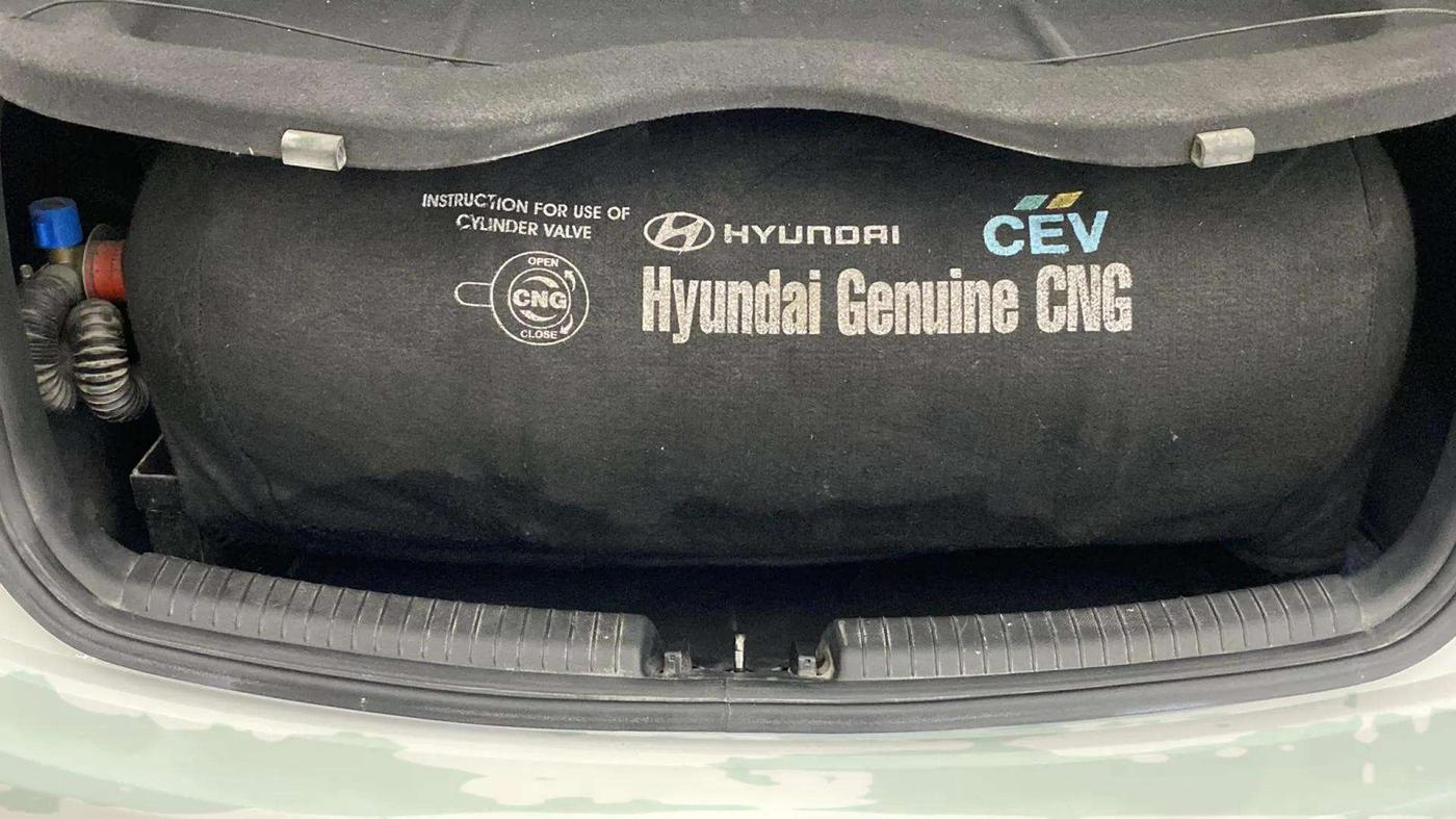 2016 Hyundai Grand i10 SPORTZ 1.2 KAPPA VTVT, CNG, Manual, 86,135 km, Boot Open Zoomed View
