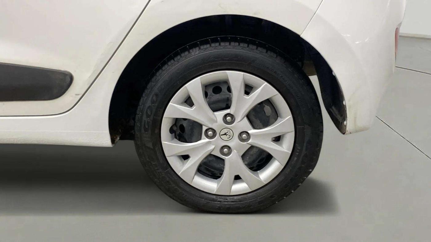 2016 Hyundai Grand i10 SPORTZ 1.2 KAPPA VTVT, CNG, Manual, 86,135 km, Left Rear Wheel