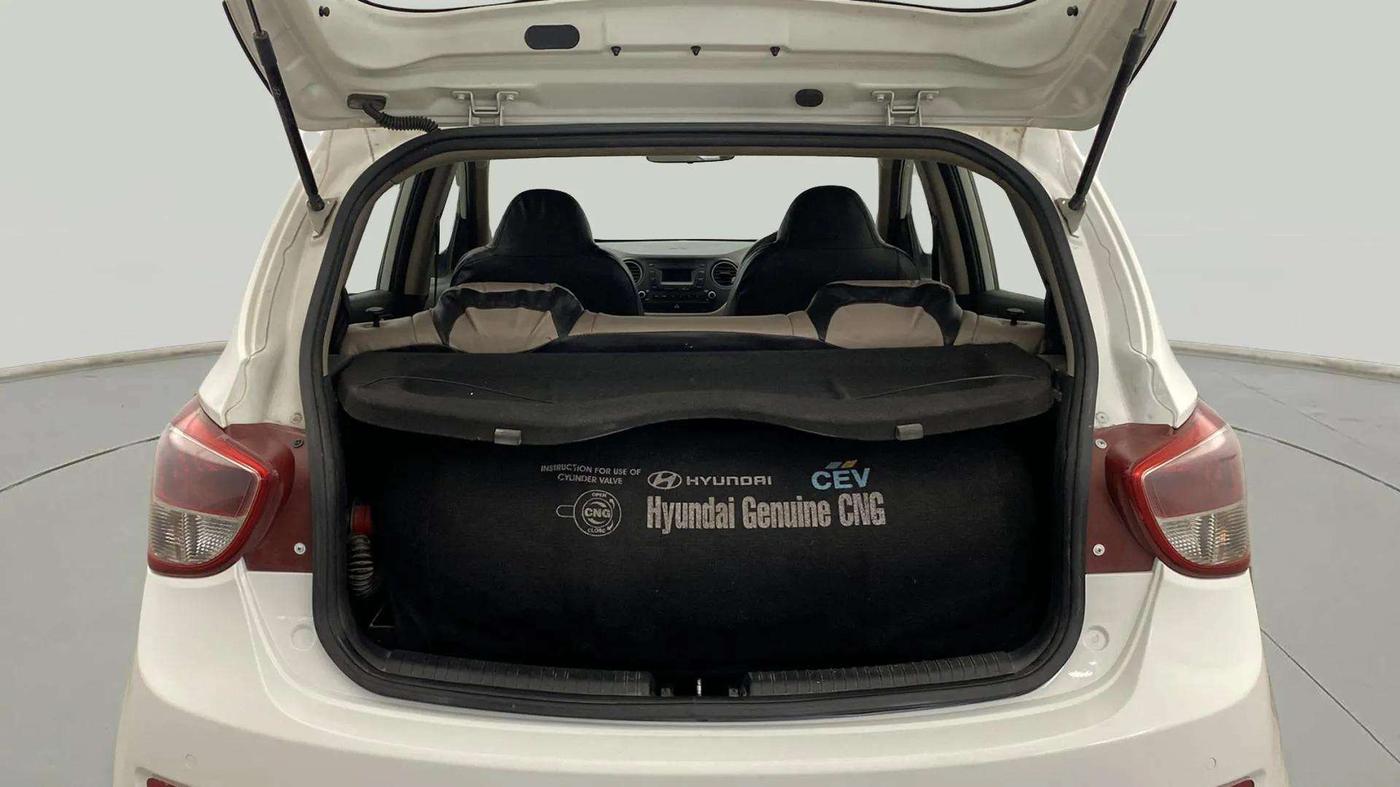 2016 Hyundai Grand i10 SPORTZ 1.2 KAPPA VTVT, CNG, Manual, 86,135 km, Boot Inside