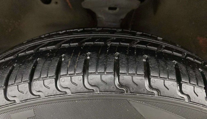 2015 Maruti Wagon R 1.0 VXI, Petrol, Manual, 75,977 km, Left Front Tyre Tread