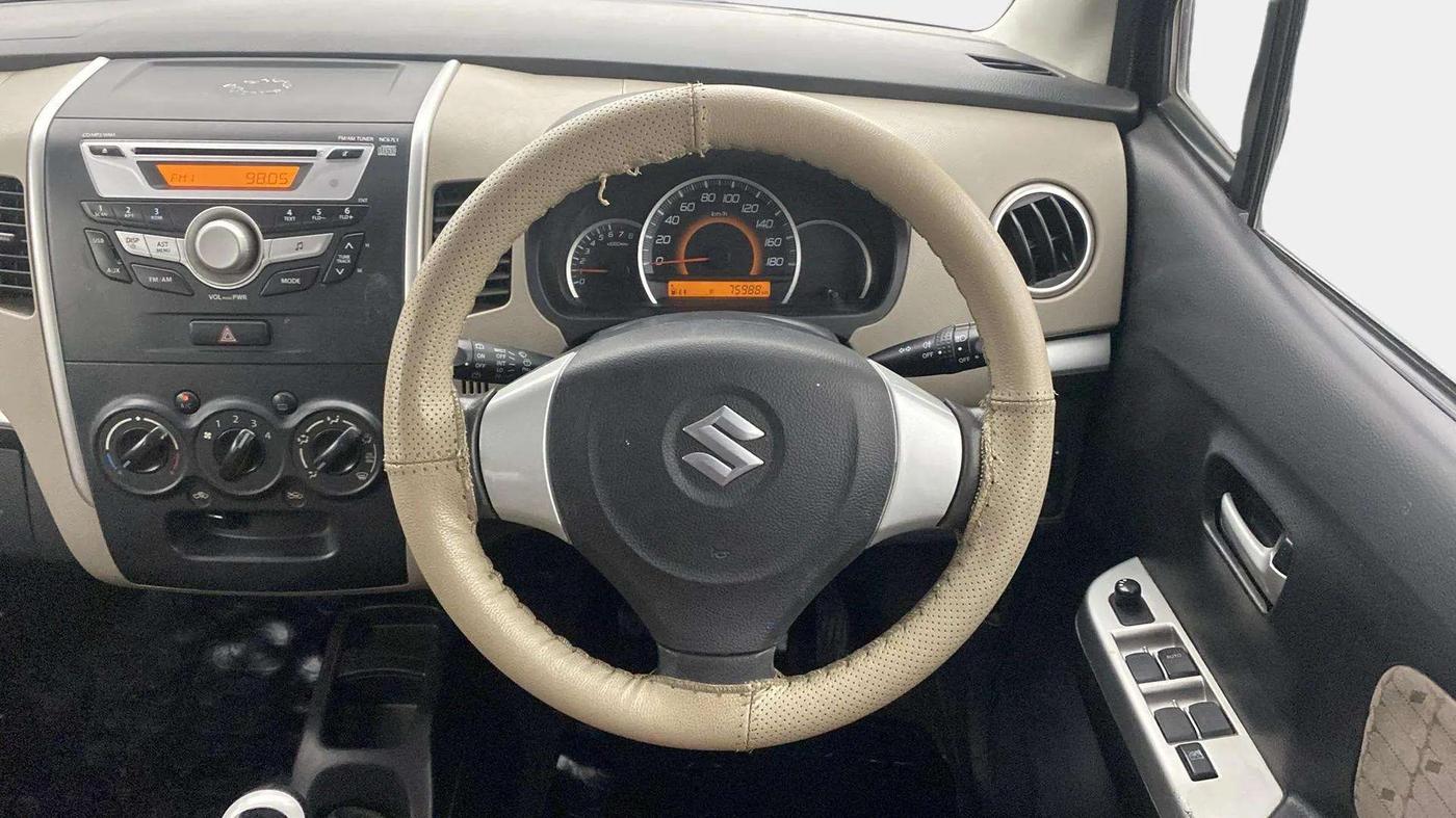 2015 Maruti Wagon R 1.0 VXI, Petrol, Manual, 76,296 km, Steering Wheel Close Up