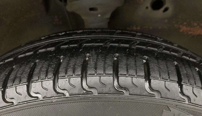 2015 Maruti Wagon R 1.0 VXI, Petrol, Manual, 75,977 km, Right Front Tyre Tread