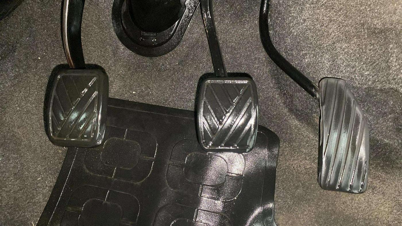 2015 Maruti Wagon R 1.0 VXI, Petrol, Manual, 76,296 km, Pedals