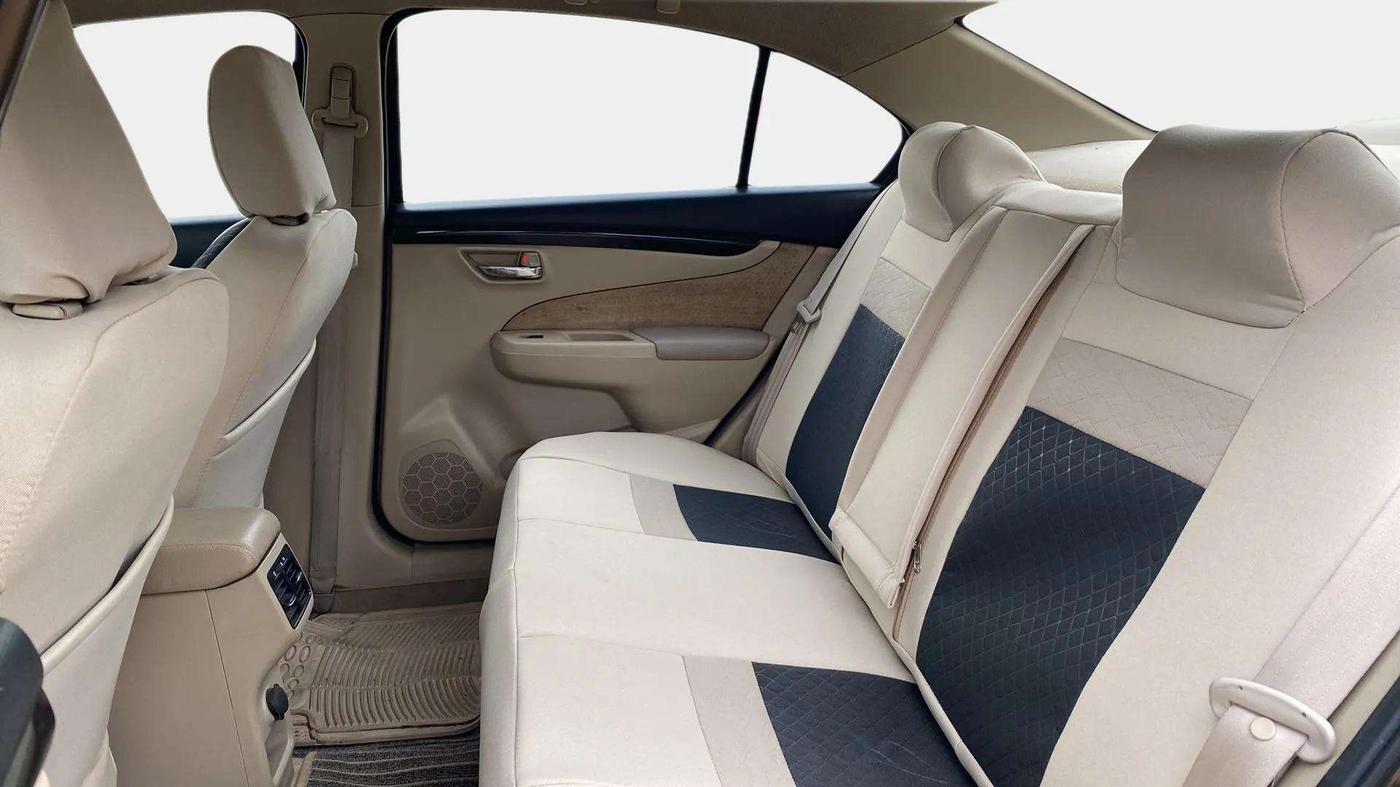2015 Maruti Ciaz VXI, Petrol, Manual, 78,169 km, Right Side Rear Door Cabin